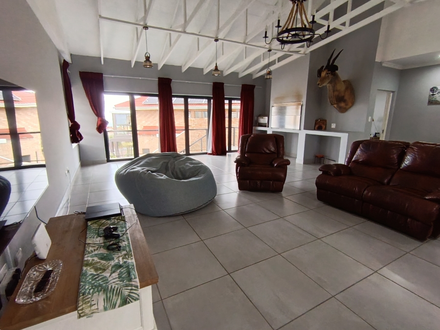 4 Bedroom Property for Sale in Wavecrest Eastern Cape